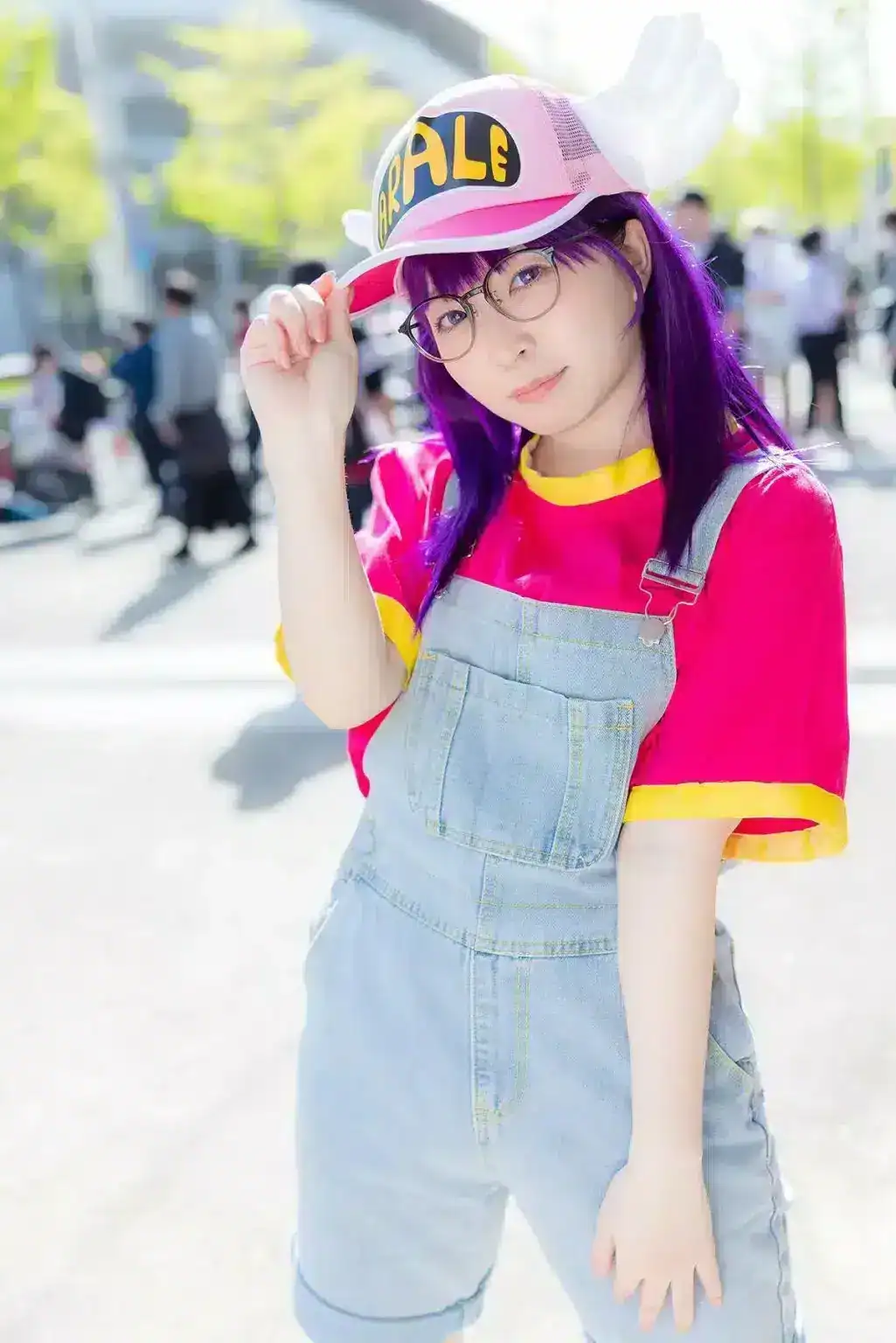Arale est de retour dans ce superbe cosplay Arale Dr. Slump