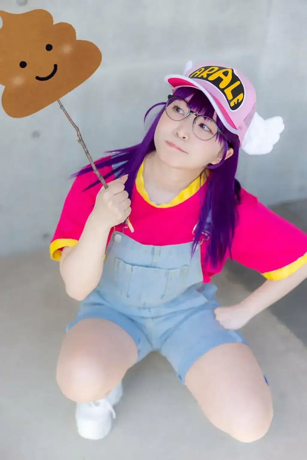 Arale est de retour dans ce superbe cosplay Arale Dr. Slump
